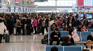 中国出现“反向春运” 一线城市成热门目的地